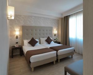 Łóżko lub łóżka w pokoju w obiekcie Windsor Hotel Milano