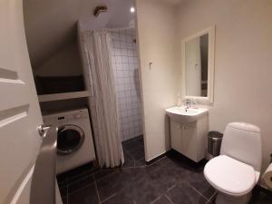 Koupelna v ubytování LatterLy Rooms + 11 fotografií