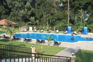 Best Western Premier Garden Hotel Entebbe tesisinde veya buraya yakın yüzme havuzu