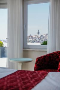 Postel nebo postele na pokoji v ubytování Dream Bosphorus Hotel