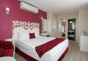Postel nebo postele na pokoji v ubytování Dream Bosphorus Hotel