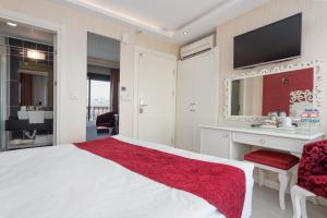 Postel nebo postele na pokoji v ubytování Dream Bosphorus Hotel