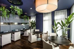 Suiten-Aparthotel AENEA的休息区
