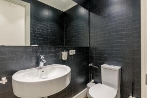 Łazienka w obiekcie Colon Zurriola IB Apartments