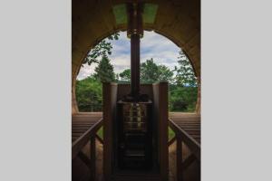 Balcone o terrazza di ENJOY COZY Tree House Hills Forest Gardens Beautiful Views Sauna Hotbath