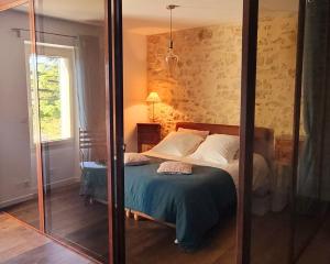 Postel nebo postele na pokoji v ubytování Mas La Pomarede + 35 fotografií