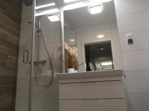Kúpeľňa v ubytovaní Apartament S&S Nadmorskie Tarasy Kołobrzeg D302