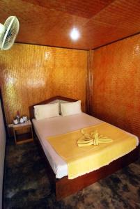Ein Bett oder Betten in einem Zimmer der Unterkunft Lanta Coral Beach Resort