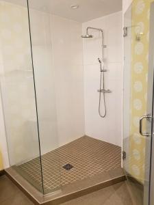 a bathroom with a shower stall and a shower curtain at Hotel Indigo Pittsburgh East Liberty, an IHG Hotel in Pittsburgh