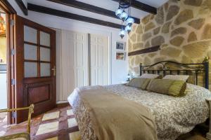 Postel nebo postele na pokoji v ubytování Casa Nazarí - Setenil de las Bodegas