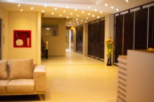 a lobby with a couch and a vase of flowers at Harmony Hotel in Ipiales