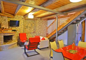 a living room with a table and chairs and a fireplace at Villa Tireda in Keri