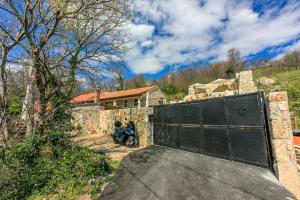 Budova, v ktorej sa vila nachádza