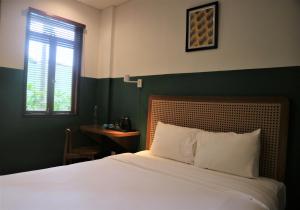 Uma cama ou camas num quarto em Liberta Malioboro South