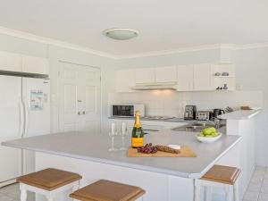 
A kitchen or kitchenette at Azure Waters - perfectly positioned with ocean views
