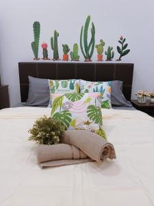 Cama o camas de una habitación en Desaru KTV Natural wood style by Joyfully 31A7