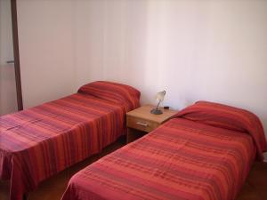 Кровать или кровати в номере Yellon House