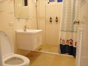 A bathroom at 隱君子的撒野