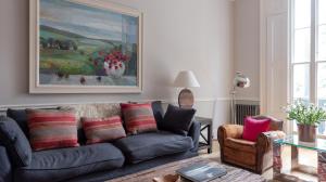 Elegant 3-bed flat with private garden in Notting Hill, West London