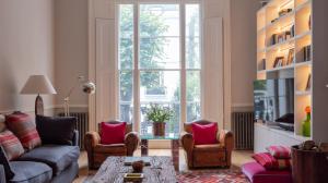 Кът за сядане в JOIVY Elegant 3-bed flat with private garden in Notting Hill, West London