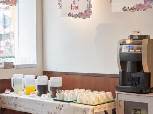 Příslušenství pro přípravu čaje a kávy v ubytování Hotel First Stay Amagasaki