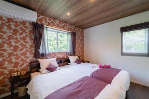 Ένα ή περισσότερα κρεβάτια σε δωμάτιο στο BEVERLY HILLS VILLA Miyakojima Resort