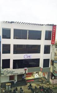 a white building with motorcycles parked in front of it at COSY CHAMBRE in Puducherry