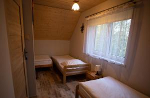 Postel nebo postele na pokoji v ubytování Domki nad Strumykiem