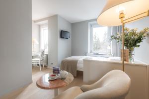 Televisyen dan/atau pusat hiburan di Romantik Hotel Schweizerhof & Spa Flims