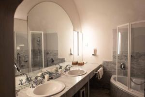 Vannituba majutusasutuses Altstadt Hotel Stadtkrug