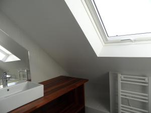 a bathroom with a sink and a skylight at REF 123 Maison T5 pour huit personnes proche plage à Arzon in Arzon
