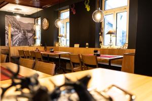 Reštaurácia alebo iné gastronomické zariadenie v ubytovaní Landgasthof Hirschen