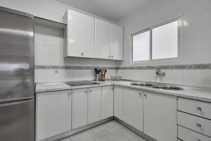 Kuchyň nebo kuchyňský kout v ubytování Apartamento Boliches