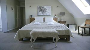 A bed or beds in a room at Liszkay Borkúria
