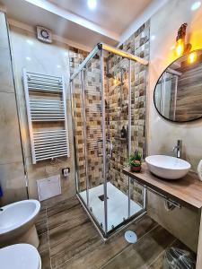 A bathroom at City Focus Apartments Napoli Még 24 kép
