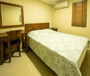 Postel nebo postele na pokoji v ubytování Rhiz Guest House Tebet