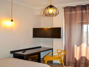 TV a/nebo společenská místnost v ubytování ibis styles Trani