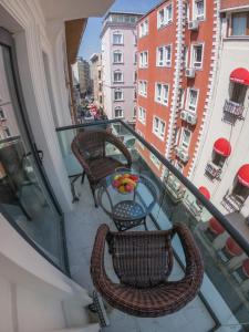 A balcony or terrace at Crowned Hotel