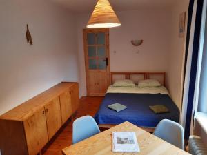a bedroom with a bed and a table and chairs at EKO - Domek jezioro Steszewko in Stęszewko