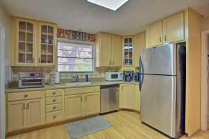 Fotografie z fotogalerie ubytování 8 Mi to Lake Ray Hubbard Creekside Garland Home v destinaci Garland + 23 fotografií