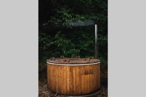 Foto dalla galleria di ENJOY Cozy Romance Hills Forest Gardens Views Sauna Whirlpool Bath a Jablonné v Podještědí