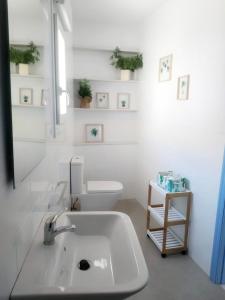 Koupelna v ubytování Apartamentos El Puerto + 43 fotografií