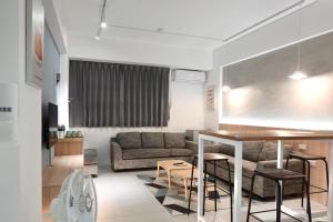 A seating area at Shijo Inn