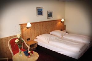 Ein Bett oder Betten in einem Zimmer der Unterkunft Hotel Bayerischer Hof