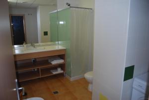 Un baño de Apartamentos Turisticos Mediterraneo