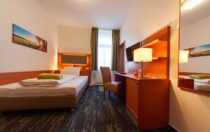 Postel nebo postele na pokoji v ubytování Hotel Meyer