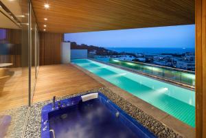 Bazén v ubytování Bayhill Pool & Villa nebo v jeho okolí
