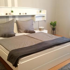 Postel nebo postele na pokoji v ubytování Kaland vendégház