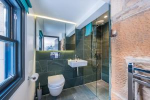 a bathroom with a toilet and a sink and a shower at Garden Rooms Edinburgh in Edinburgh +27 photos