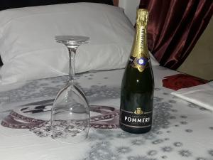 Buze Rodriguez Suite italokat is kínál